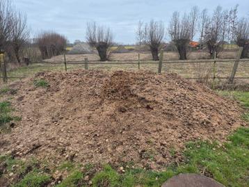 Paardenmest/ compost van vlaslemen! GRATIS AF TE HALEN! beschikbaar voor biedingen