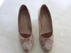 Beige pumps met hoge hakken, zo goed als nieuw., Kleding | Dames, Pumps, Beige, Gabor, Ophalen of Verzenden