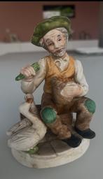 Vintage beeldje, oudere heer met voederzak en 2 ganzen, Verzamelen, Beelden en Beeldjes, Ophalen of Verzenden, Zo goed als nieuw