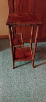 Table de nuit ou support pr plantes., Enlèvement