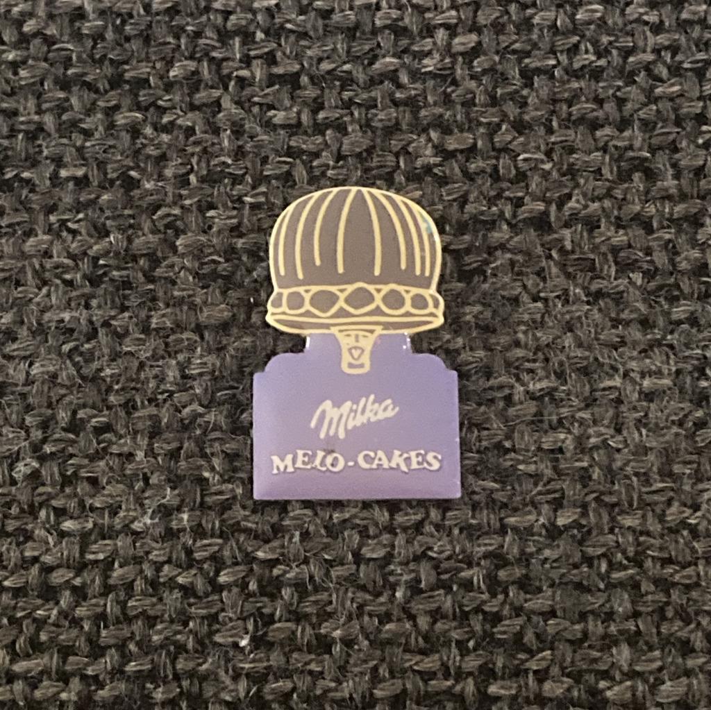 PIN - MILKA - MELO-CAKES, Collections, Envoi, Utilisé, Marque, Insigne ou Pin's