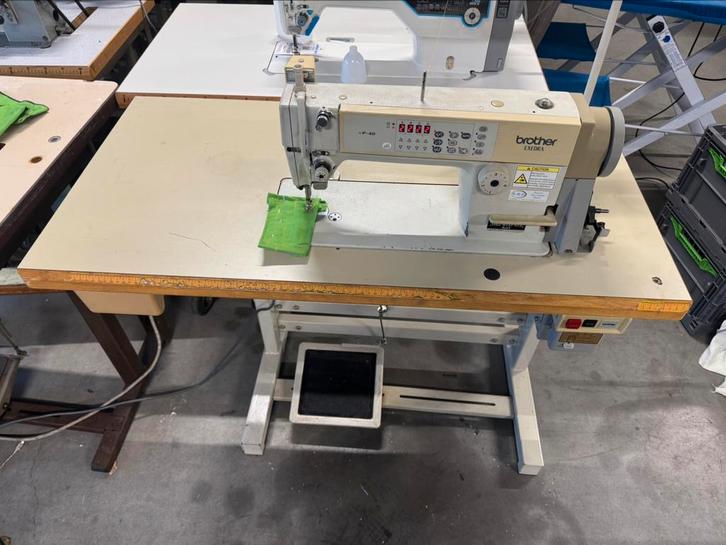 Industriele naaimachine brother f40 vol automaat, Hobby en Vrije tijd, Naaimachines en Toebehoren, Gebruikt, Naaimachine, Brother