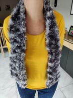 Nieuw, met de hand gebreid fluffy sjaaltje., Hobby en Vrije tijd, Breien en Haken, Ophalen of Verzenden, Nieuw, Breien, Naald