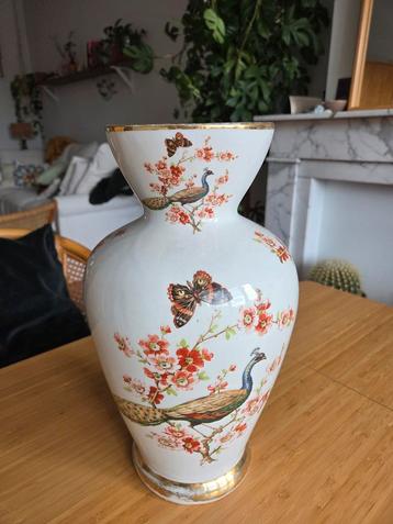 Antieke Chinese vaas  beschikbaar voor biedingen