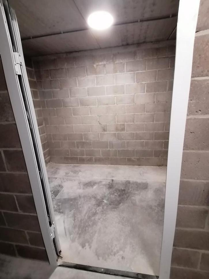 Te huur grote berging in Wachtebeke., Immo, Garages en Parkeerplaatsen, Gent