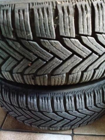 4 pneus hiver sur jantes 185/65 R 15 disponible aux enchères