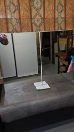 Belle armoires de s.d.b comme neuve