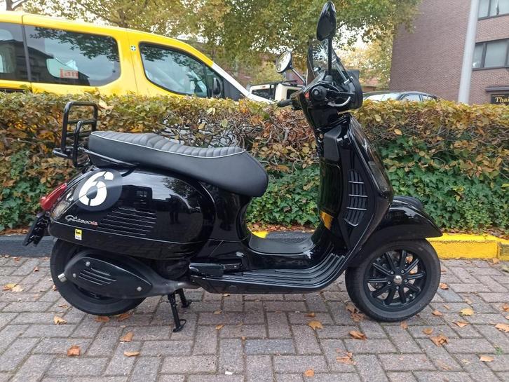 Vespa GTS300ie Super met 1 jaar garantie - in nieuwstaat, Motoren, Motoren | Piaggio, Bedrijf, Scooter, 12 t/m 35 kW, 1 cilinder