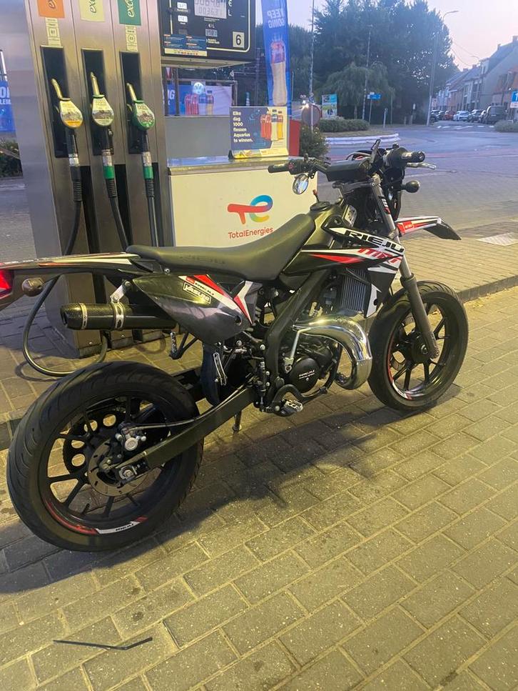 Rieju MRT 50 racing, Fietsen en Brommers, Brommers | Derbi, Zo goed als nieuw, Klasse B (45 km/u), Ophalen