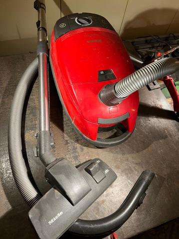 Miele stofzuiger + enkele tips beschikbaar voor biedingen