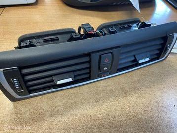 Dashboard luchtrooster midden BMW 1-serie F20 64229317945 beschikbaar voor biedingen