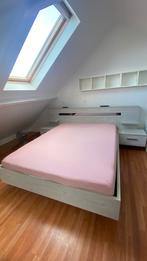 Lit + table de chevets + tete de lit et veilleuse intégrée, Enlèvement, Comme neuf