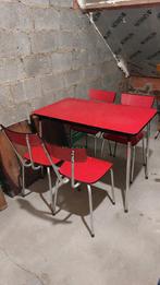 Eettafel met stoelen, Ophalen