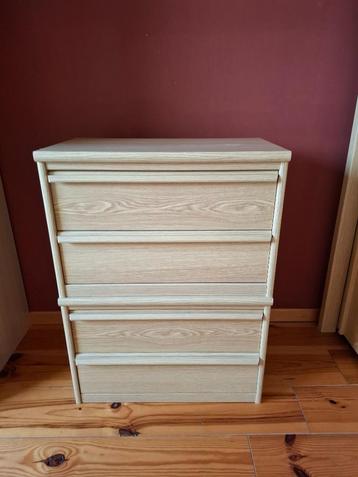 Kastjes met schuiven beschikbaar voor biedingen