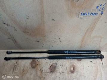 Volkswagen Fox Gasveer Achterklep 5Z6827550B Set 2005 - 2011 beschikbaar voor biedingen