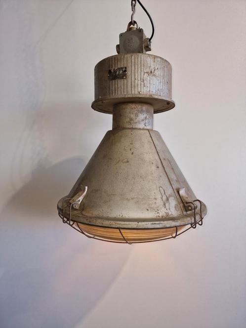 industriële vintage fabrieks lampen, Huis en Inrichting, Lampen | Hanglampen, Gebruikt, 50 tot 75 cm, Glas, Metaal, Ophalen