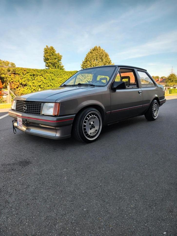 Opel Corsa a tr 1986, Auto's, Oldtimers, Particulier, Radio, Opel, Benzine, Berline, 2 deurs, Handgeschakeld, Zilver of Grijs
