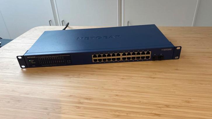 Netgear GS724TPP 24 poorts managed gigabit poe+ switch, Computers en Software, Netwerk switches, Zo goed als nieuw, Ophalen