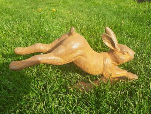 Le saut du lapin ,du lièvre en fonte patinée, Jardin & Terrasse, Statues de jardin, Neuf, Animal, Autres matériaux, Enlèvement ou Envoi