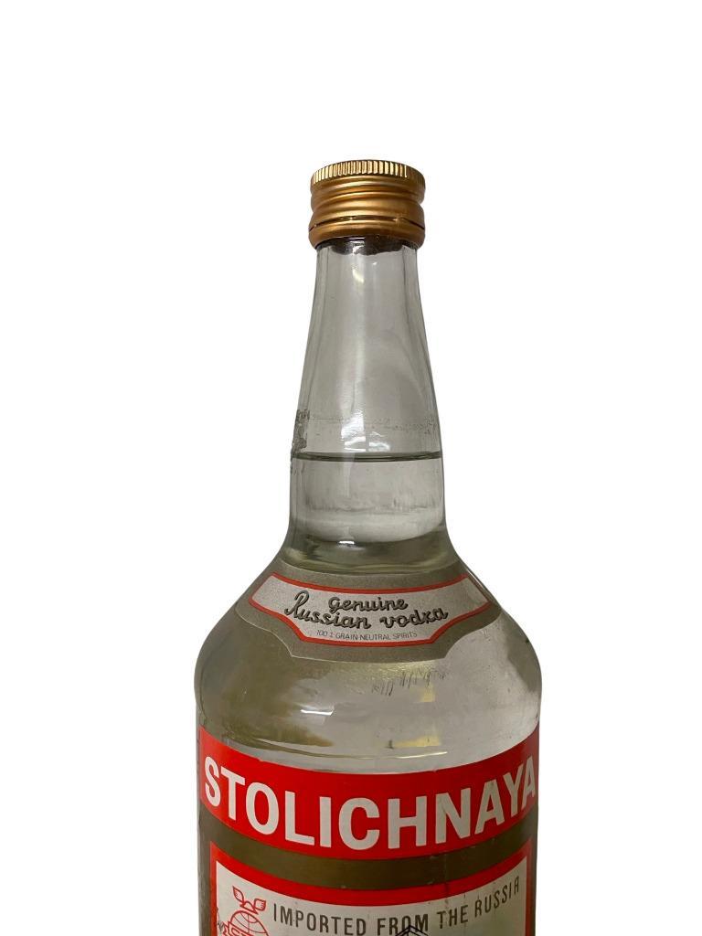 ② Bouteille Stolichnaya Vodka Russe 100 cl 40% — Marques & Objets  publicitaires — 2ememain