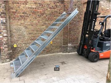Galvanisé trap voor hoogte van 1,5 tot 2,6 meter beschikbaar voor biedingen