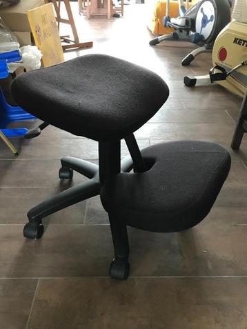 Ergonomische stoel beschikbaar voor biedingen