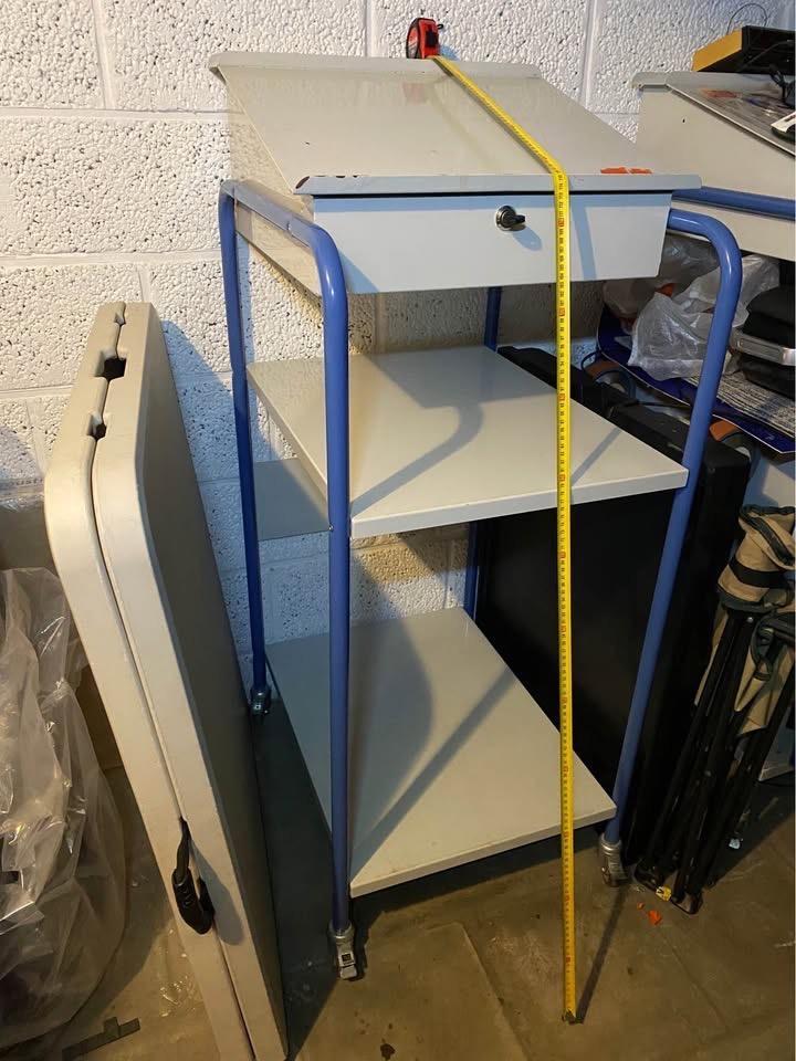 Pupitre sur roue pour garage réception......., Articles professionnels, Articles professionnels Autre, Enlèvement