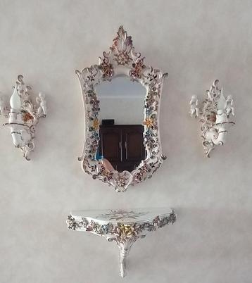 Unieke rococo stijl spiegel, wandtafeltje en 2 wandlampjes   beschikbaar voor biedingen