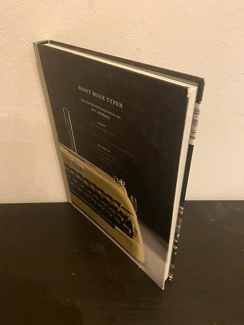 Nooit meer typen - Typmachines van WF Hermans, Boeken, Kunst en Cultuur | Fotografie en Design, Ophalen of Verzenden
