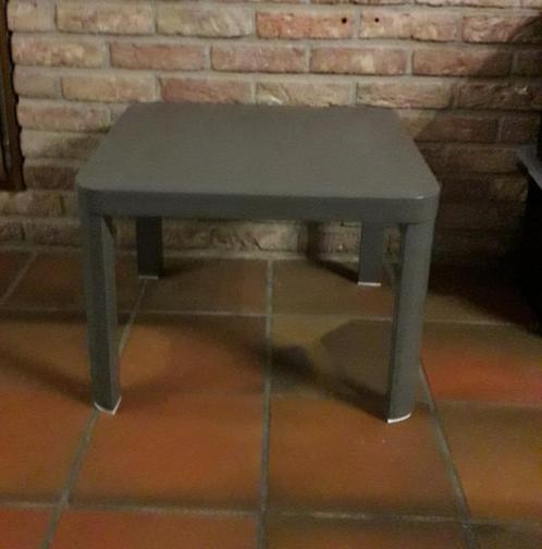 petite table basse grise, Maison & Meubles, Tables | Tables d'appoint, Utilisé, Carré, Moins de 45 cm, Moins de 55 cm, Bois, Enlèvement