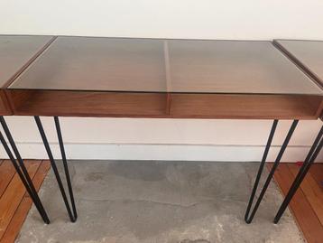Console / bureau mural en noyer et plateau de verre beschikbaar voor biedingen
