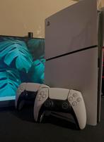 PS5 Slim + 2 controllers, Games en Spelcomputers, Spelcomputers | Sony PlayStation 5, Ophalen of Verzenden, Zo goed als nieuw