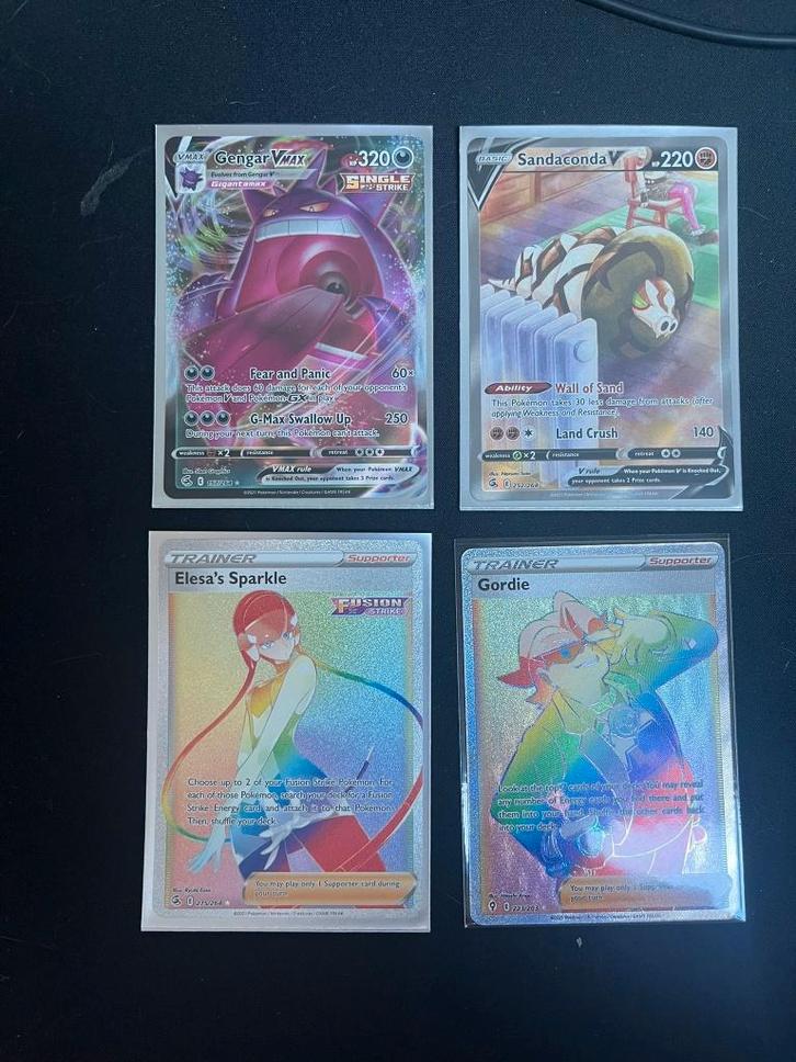 Pokémon kaarten (Fusion Strike & Evolving Skies) hits + bulk, Hobby en Vrije tijd, Verzamelkaartspellen | Pokémon, Zo goed als nieuw