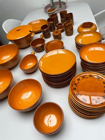 Volledig servies.. vintage beschikbaar voor biedingen