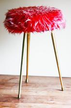 Plushen Stoeltje Uit Jaren 60 / Rood - Rose / Op 3 Pootjes, Rond, Ophalen of Verzenden, Zo goed als nieuw, Metaal