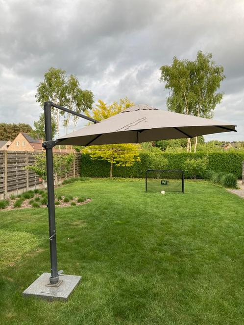 Zweefparasol intratuin incl parasolvoet, Tuin en Terras, Parasols, Gebruikt, Zweefparasol, 3 tot 4 meter, Kantelbaar, Verstelbaar