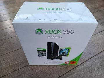 Console XBOX 360 + 2 manettes + 2 jeux beschikbaar voor biedingen