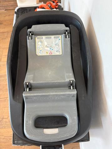 Maxi cosi basis + stoel beschikbaar voor biedingen