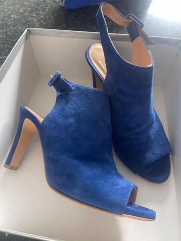 Blauwe daim schoenen
