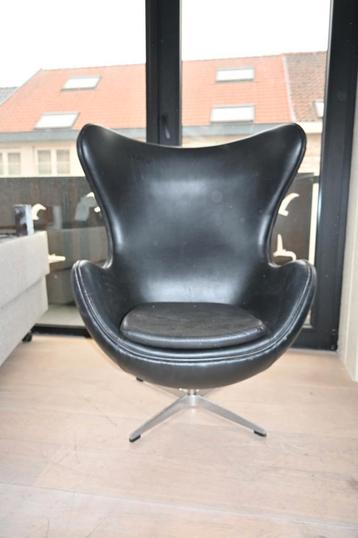6x egg chairs
: 4 x black
2 x yellow beschikbaar voor biedingen