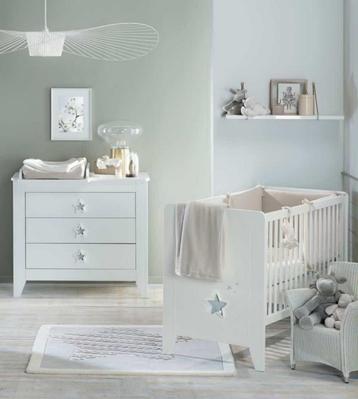 CHAMBRE BÉBÉ NOUKIES – Collection Poudre d’Étoile beschikbaar voor biedingen