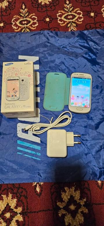 Samsung Galaxy S3 mini, met doos en accessoires  beschikbaar voor biedingen