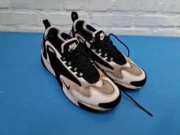 Nike sneakers zwart/wit beschikbaar voor biedingen