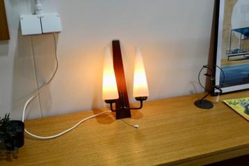 Vintage wandlamp – hout, opaalglas