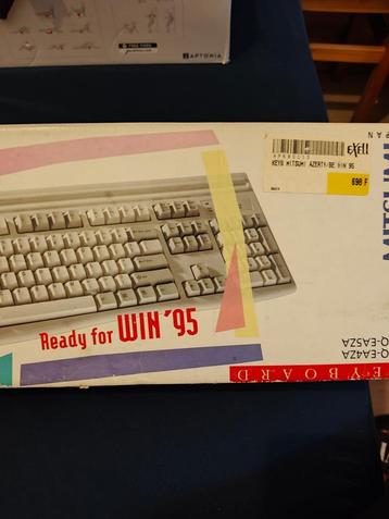 clavier Mitsumi KPQ-EA4ZA / KPQ-EA5ZA en boîte en bon état beschikbaar voor biedingen
