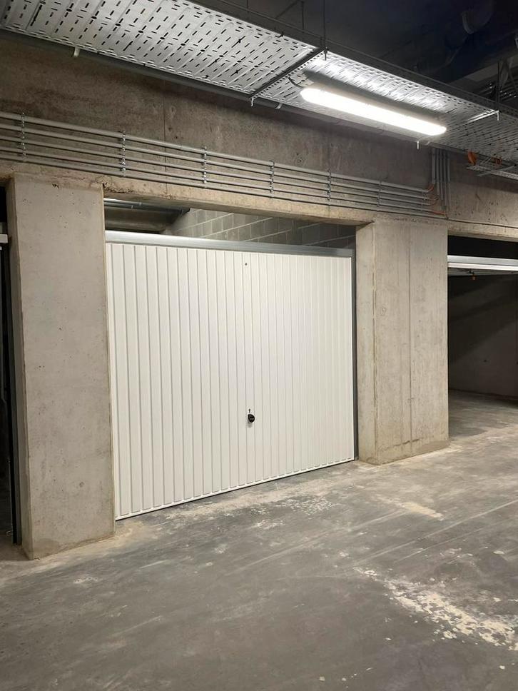 Garage box te huur afgesloten Berlamuze centrum Lier, Immo, Garages en Parkeerplaatsen
