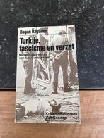 Turkije, fascisme en verzet - Dogan Özgüden, Gelezen, Ophalen of Verzenden, Dogan Özgüden, Politiek en Staatkunde