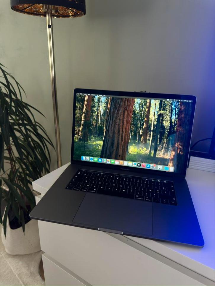 Apple Macbook Pro 15 inch i7 2018, Computers en Software, Apple Macbooks, Zo goed als nieuw, MacBook Pro, 15 inch, 2 tot 3 Ghz