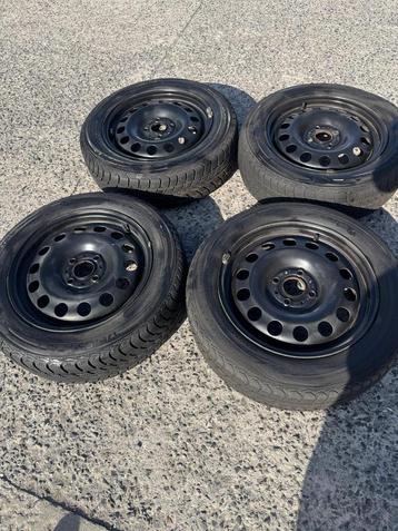 4 pneus hiver uniroyal en etat excellent beschikbaar voor biedingen