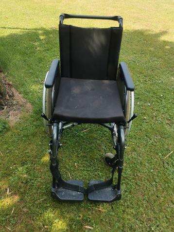 Rolstoel lichtgewicht opvouwbare meer info 0488826971  beschikbaar voor biedingen